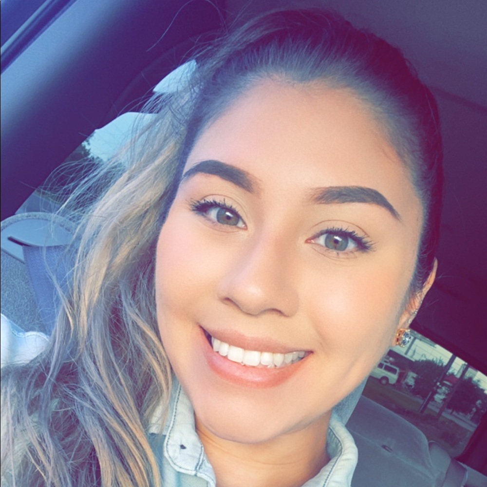 Meet your Posher, Yesenia